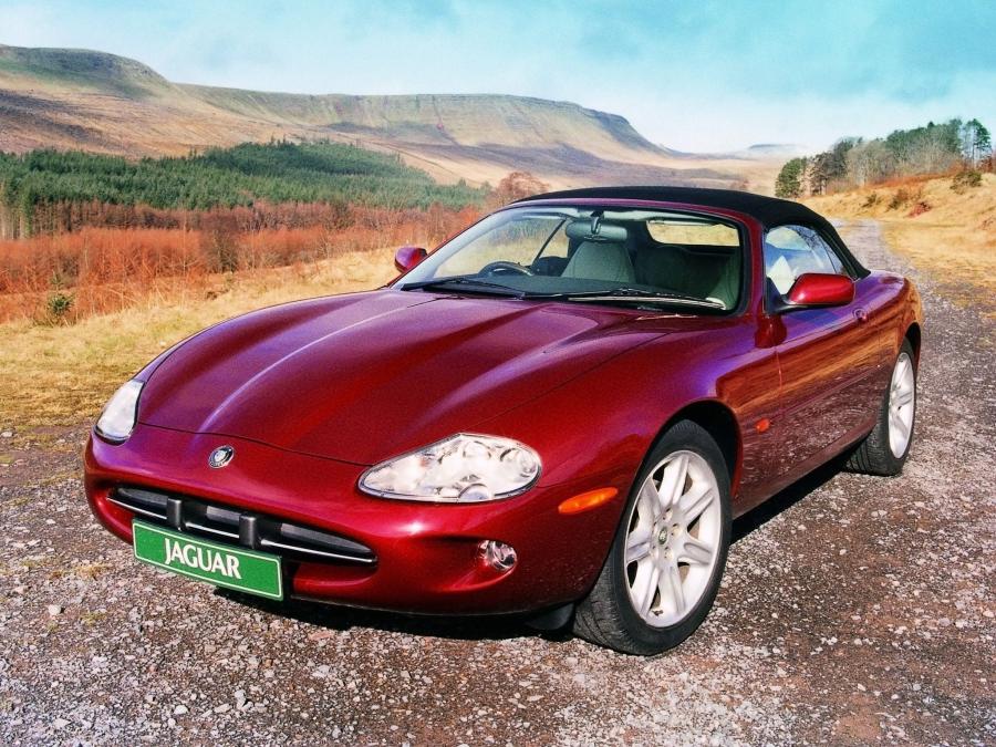  Jaguar XK8 Convertible 1996 года  (фото 18 из 21)